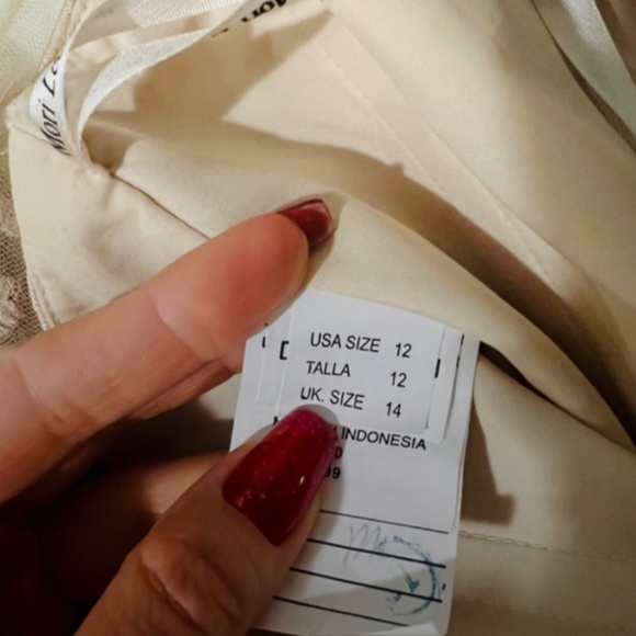 Chic satin beige party gown with a skirt Size 12 - Picture 3 of 4